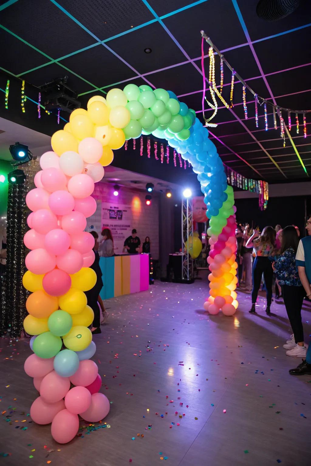 A radiant balloon arch immediately sets that retro vibe at the entrance.