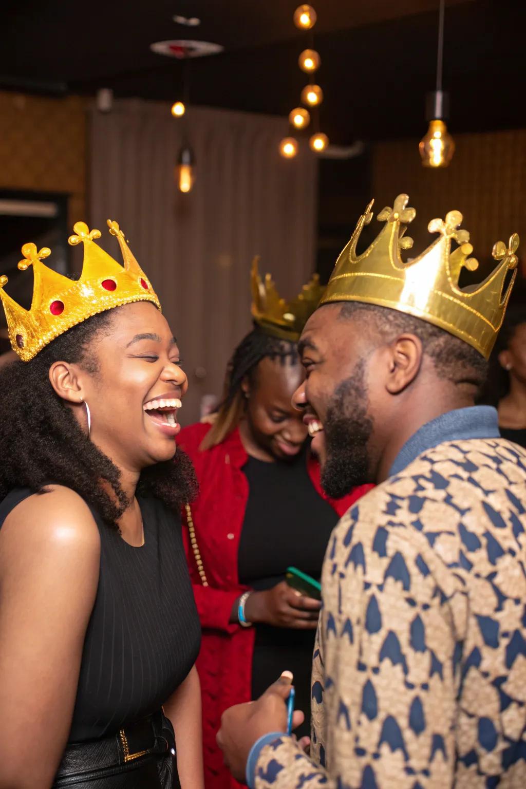 Golden crown party favors for a royal touch.