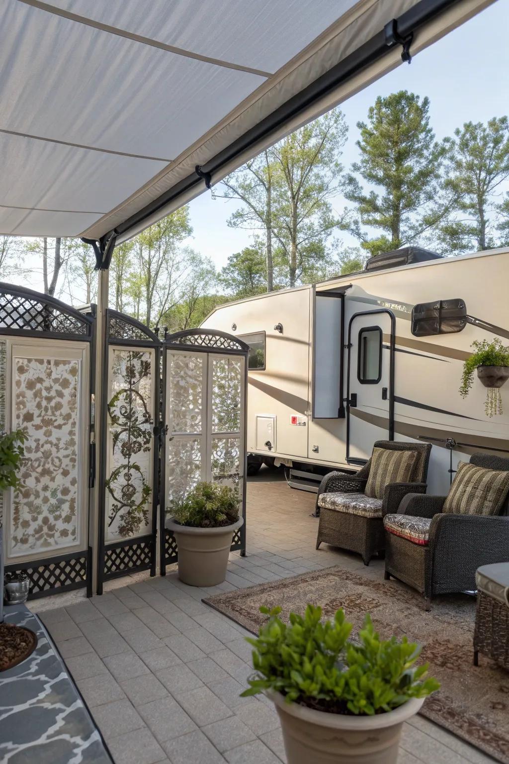 Personal screens deliver a secluded feel to your open-air area.