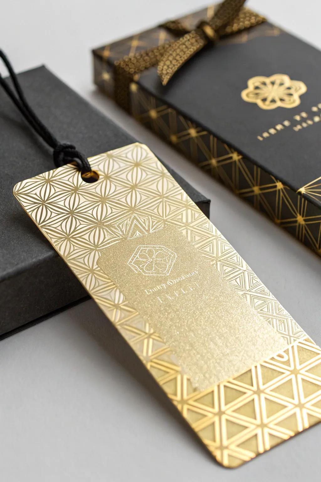 A luxurious hang tag with gold foiling that adds a touch of elegance.