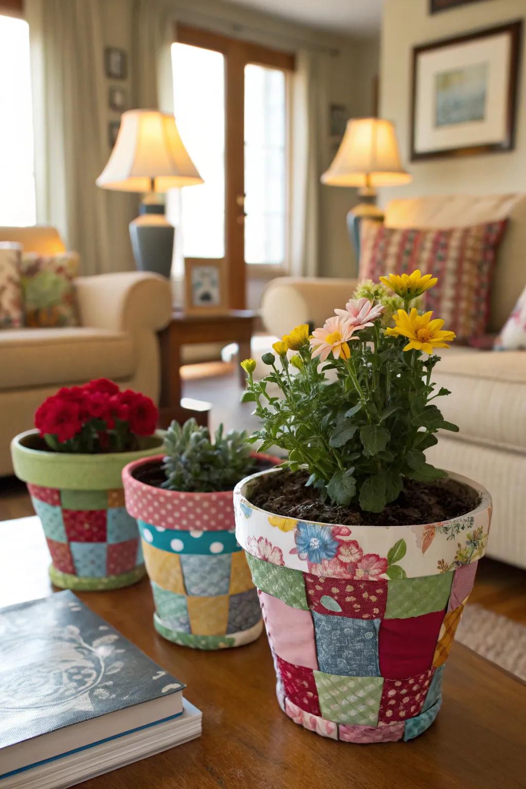 Fashion a welcoming, textural aesthetic through fabric-enclosed flower containers.
