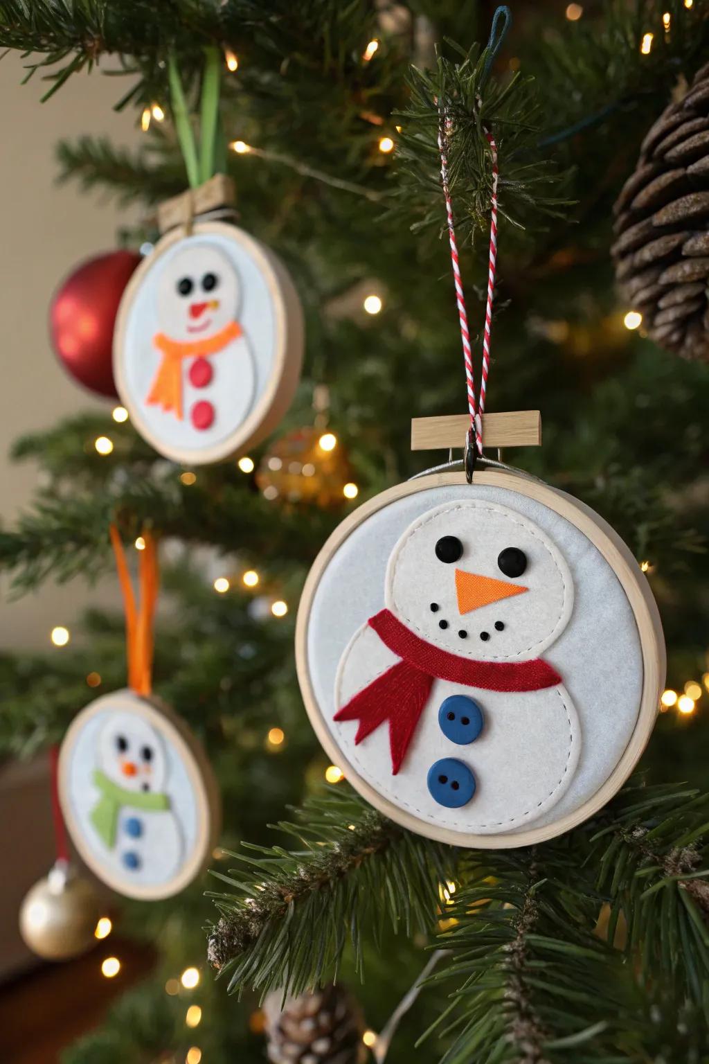 Charming frame hoop snow figure decorations adding a playful touch to the tree.