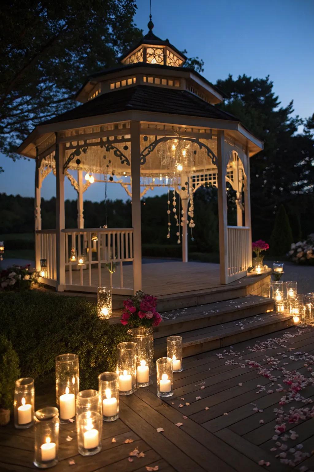 Suspended candles emit a soft and romantic radiance.