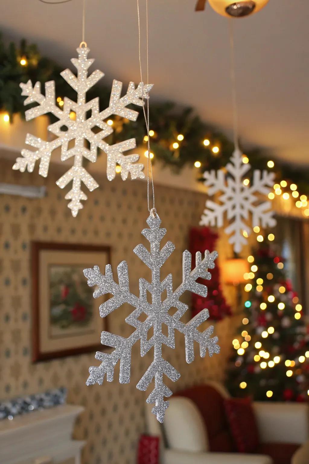 Glitter adds a sparkling touch to your snowflake designs.