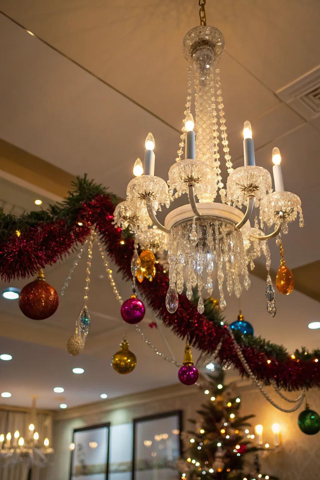 A sparkle strand-adorned lighting fixture appends a glamorous holiday touch.