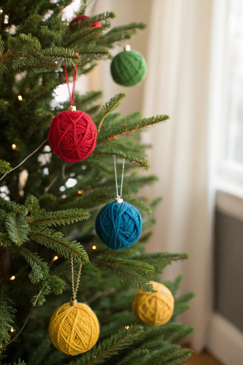 Warm thread ball decorations adding warmth to the festive decorations.