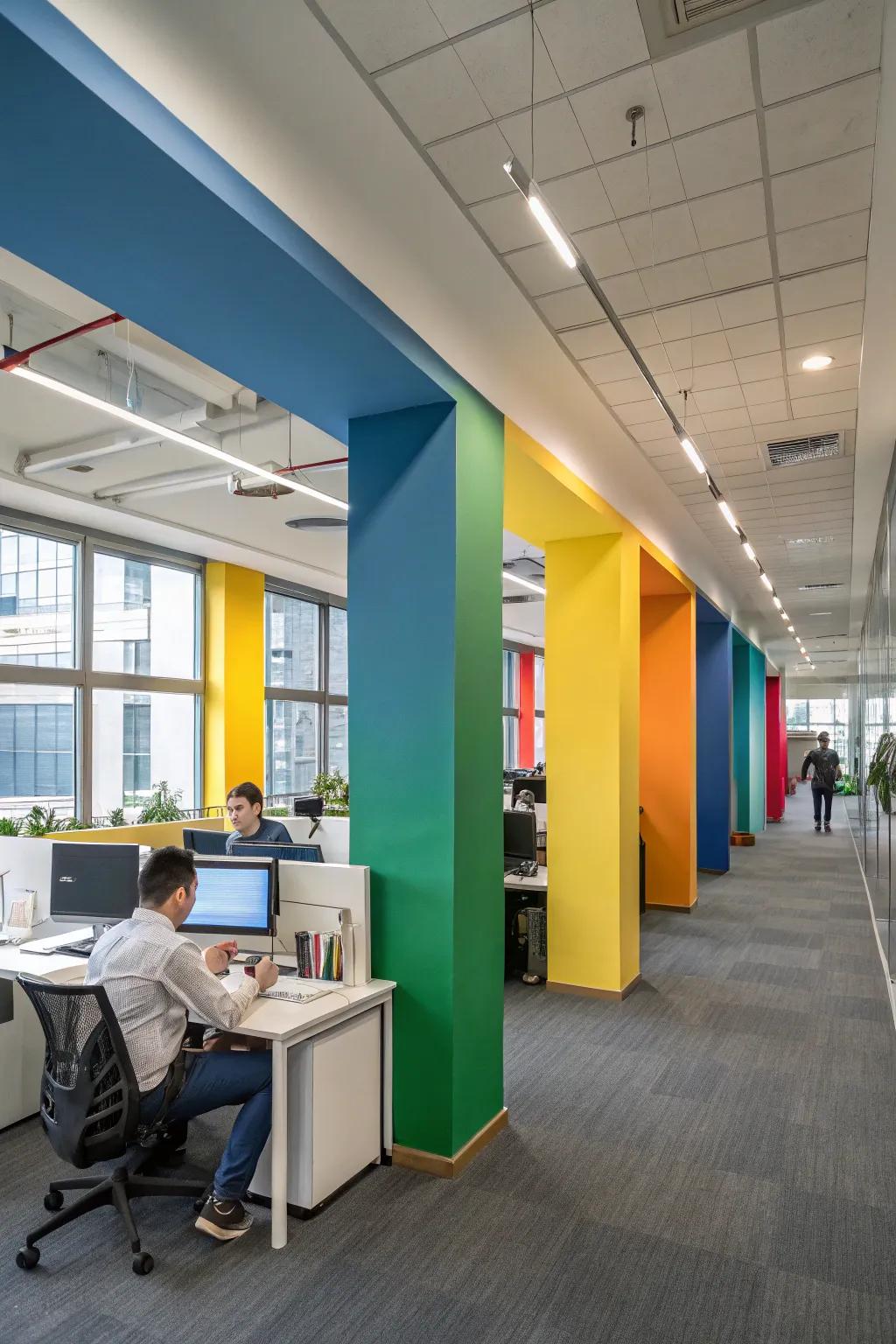 Adding a distinctive feature with dynamic color themes.