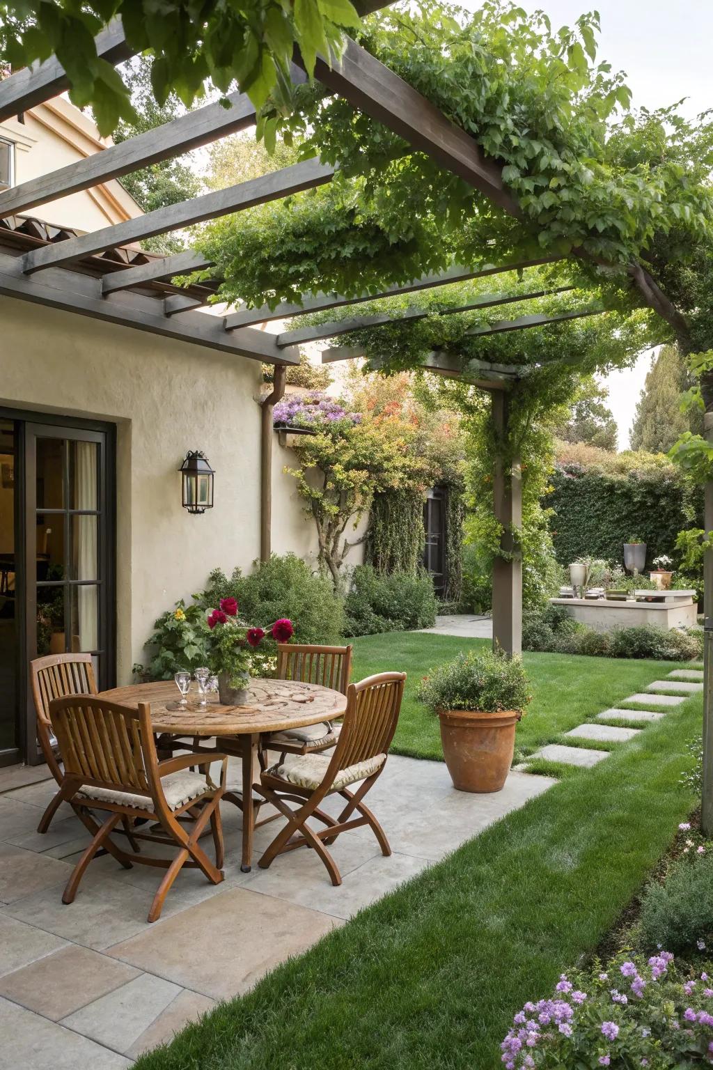 An outside dining spot great for enjoying meals in the courtyard.