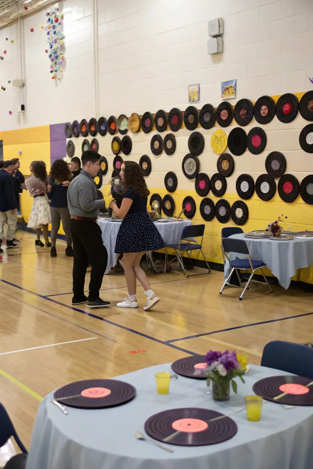 Retro charm with acoustic discs as decor elements.