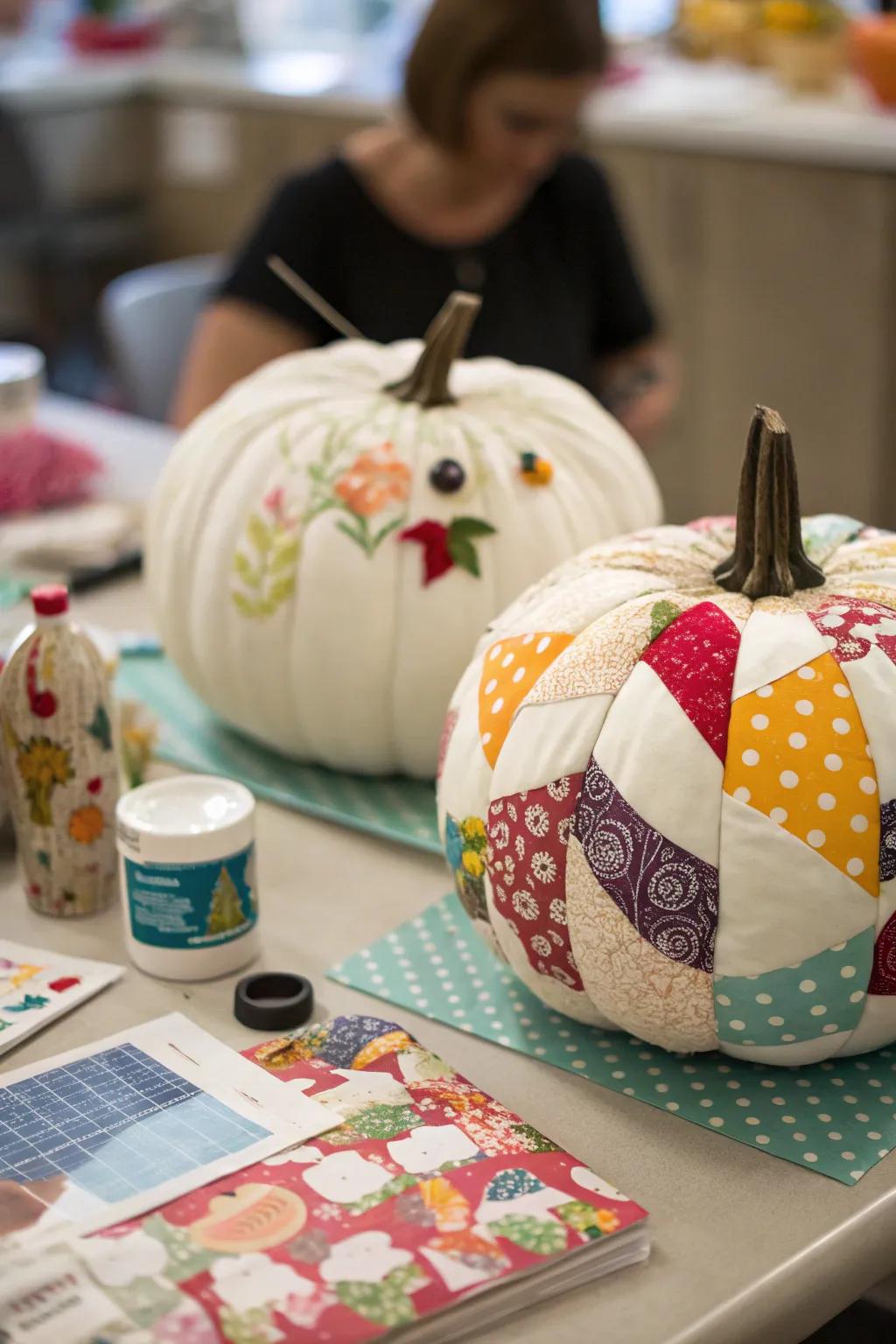 Appliqu&eacute; pumpkins for a unique pattern display.
