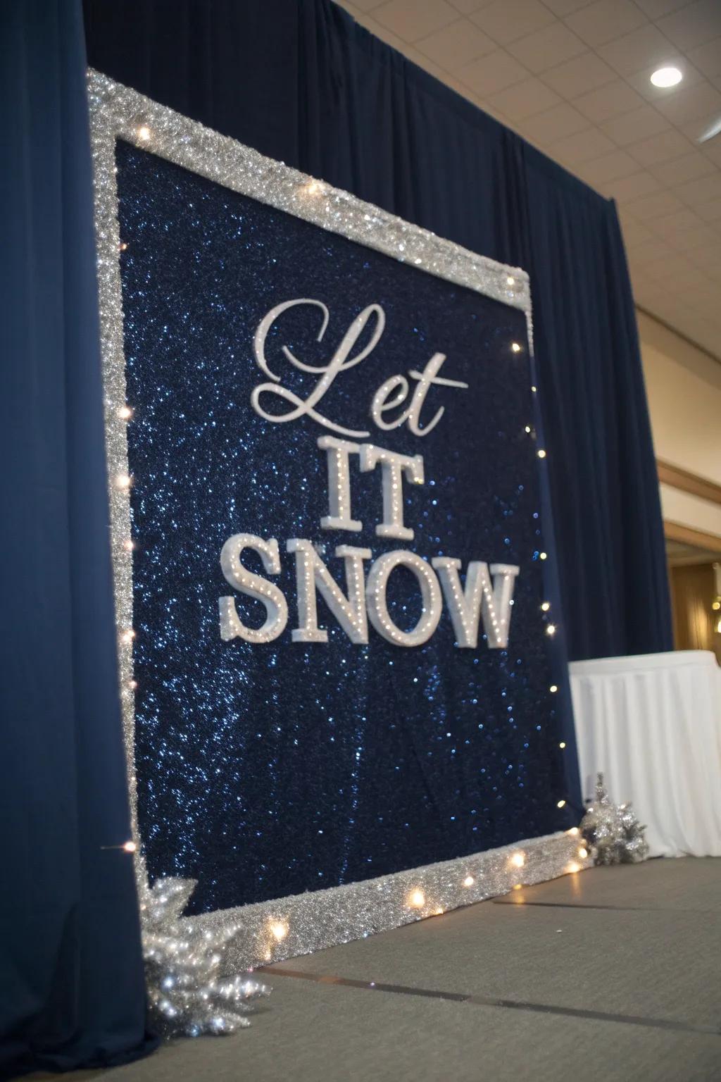 Introduce sparkle to your holidays with a glittery placard.