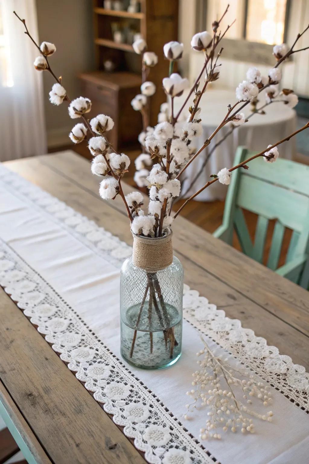 Farm-inspired charm: gossypium branches enhance softness and coziness.