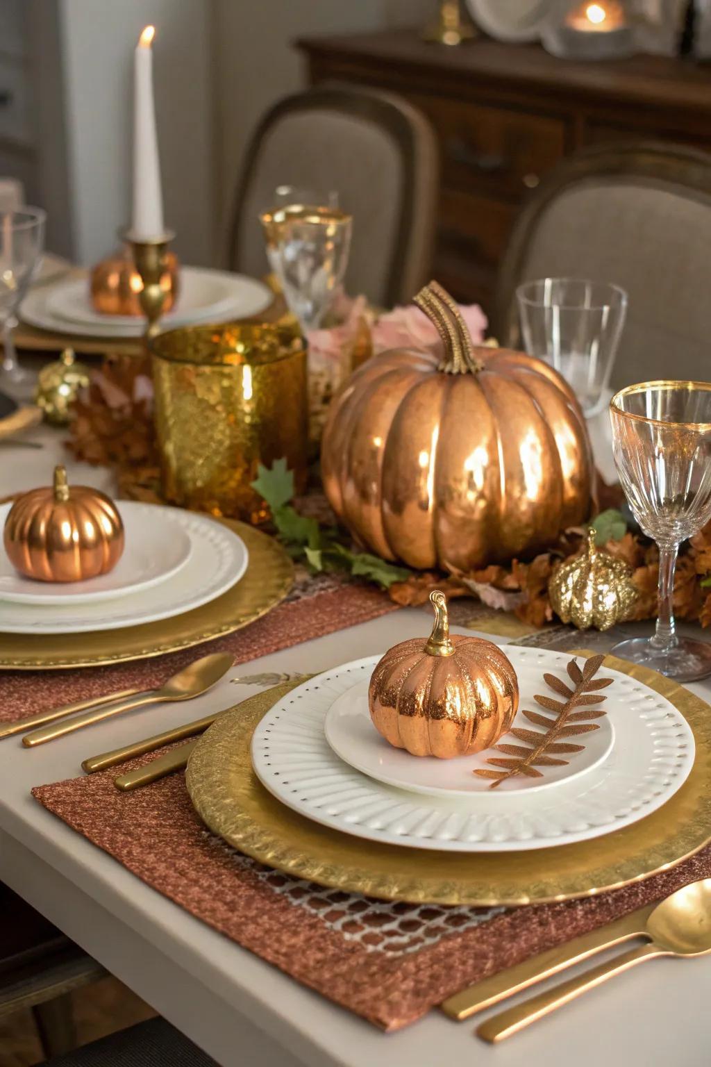 Shiny details contribute glamour and style to your Thanksgiving table.