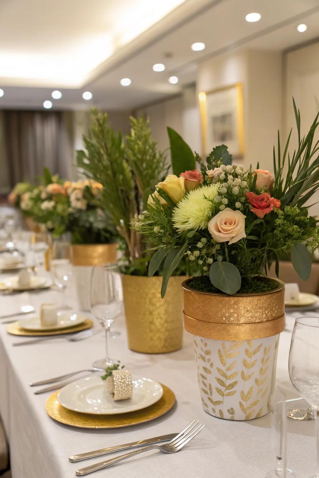 Incorporate a hint of opulence through golden foil highlights upon your flower containers.