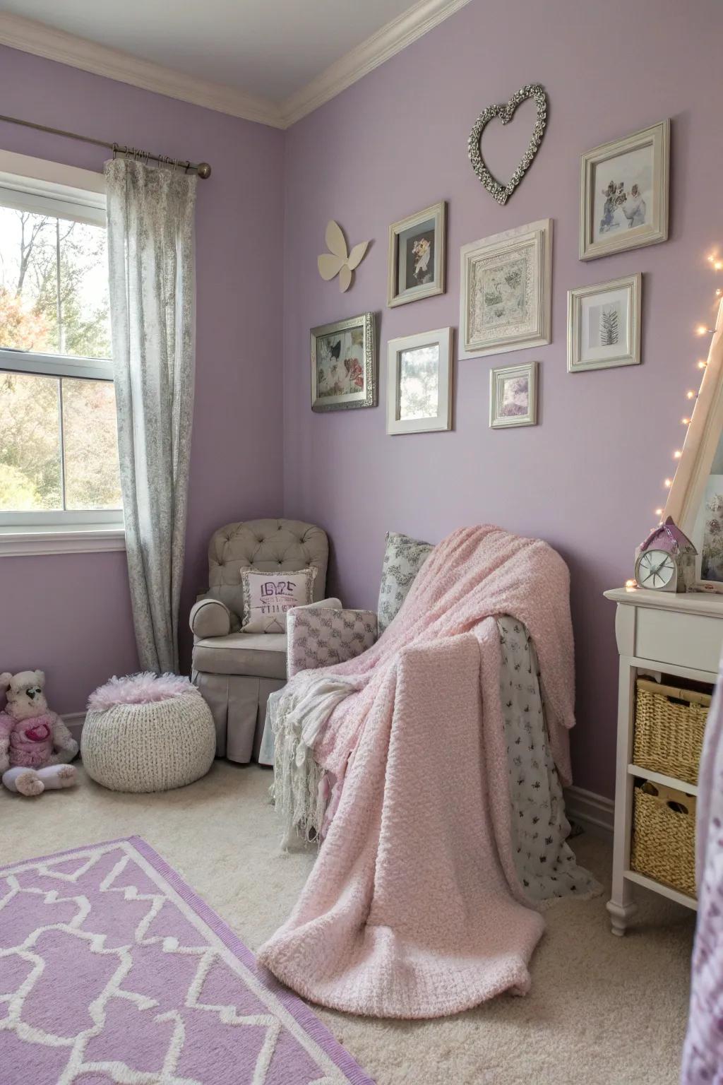 Light purple walls making a dream and calm space.