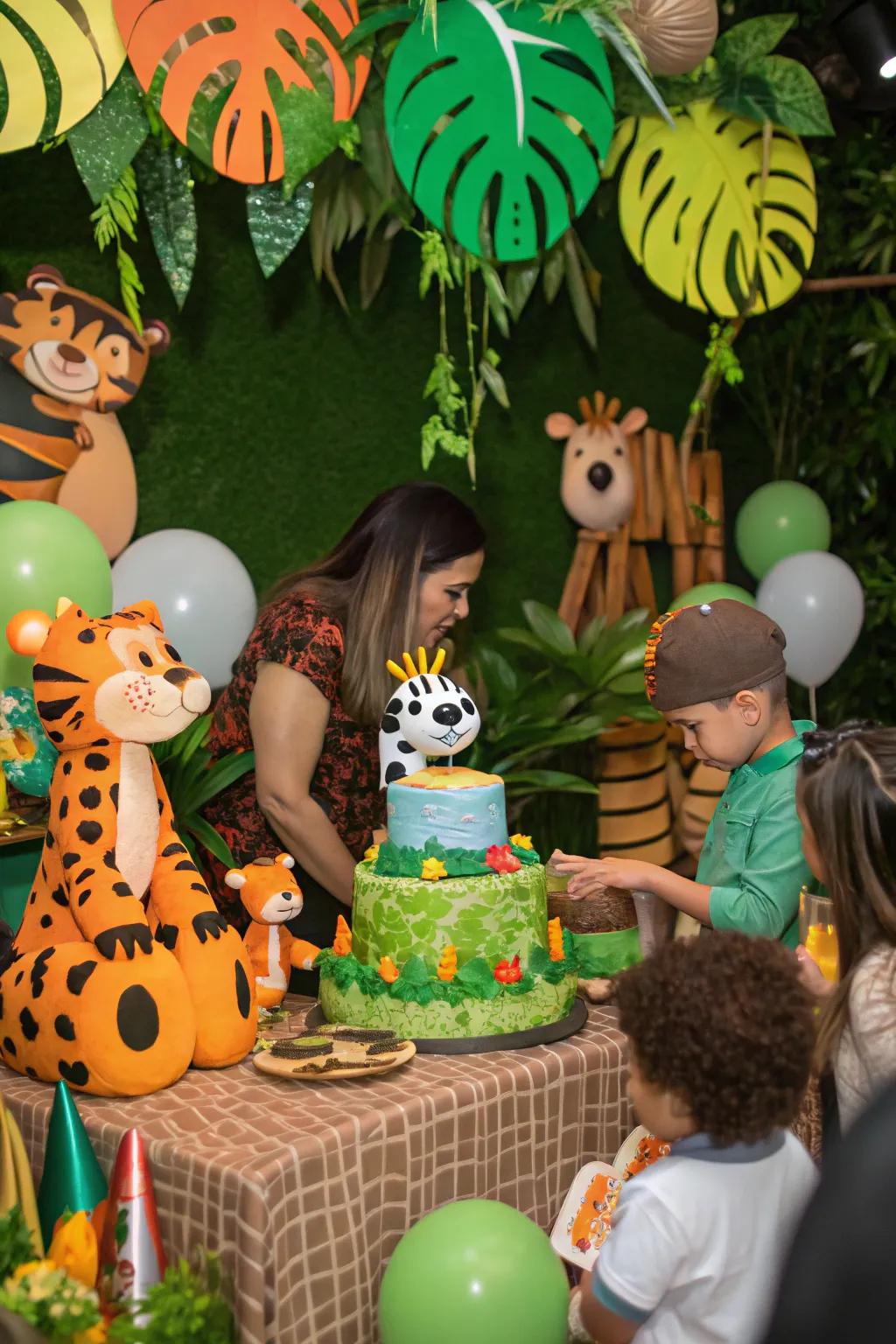 Turn your venue into a jungle adventure with the 'Jungle Adventure' theme for your little explorer.