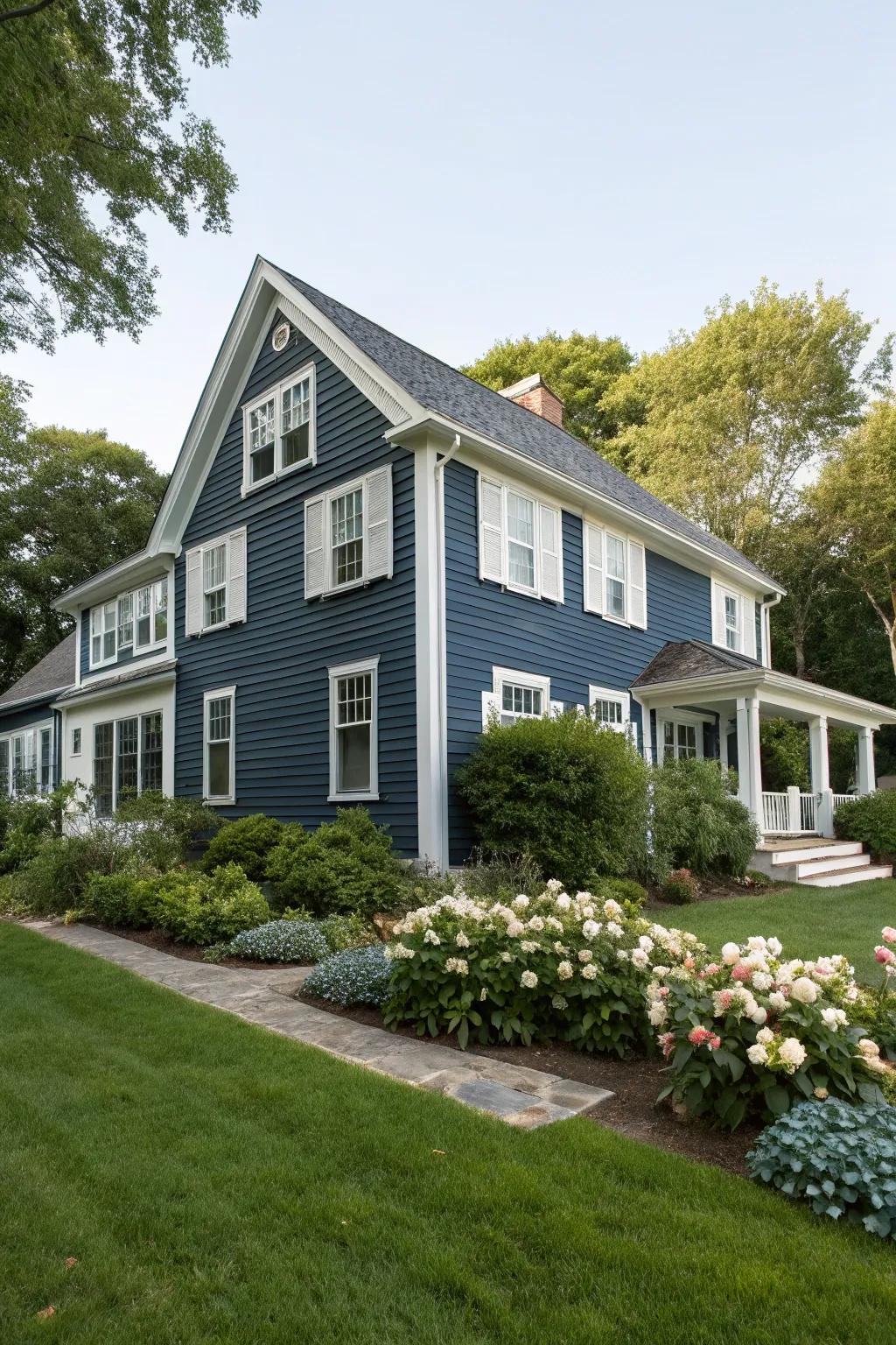 Navy blue and white create an elegant and timeless exterior.