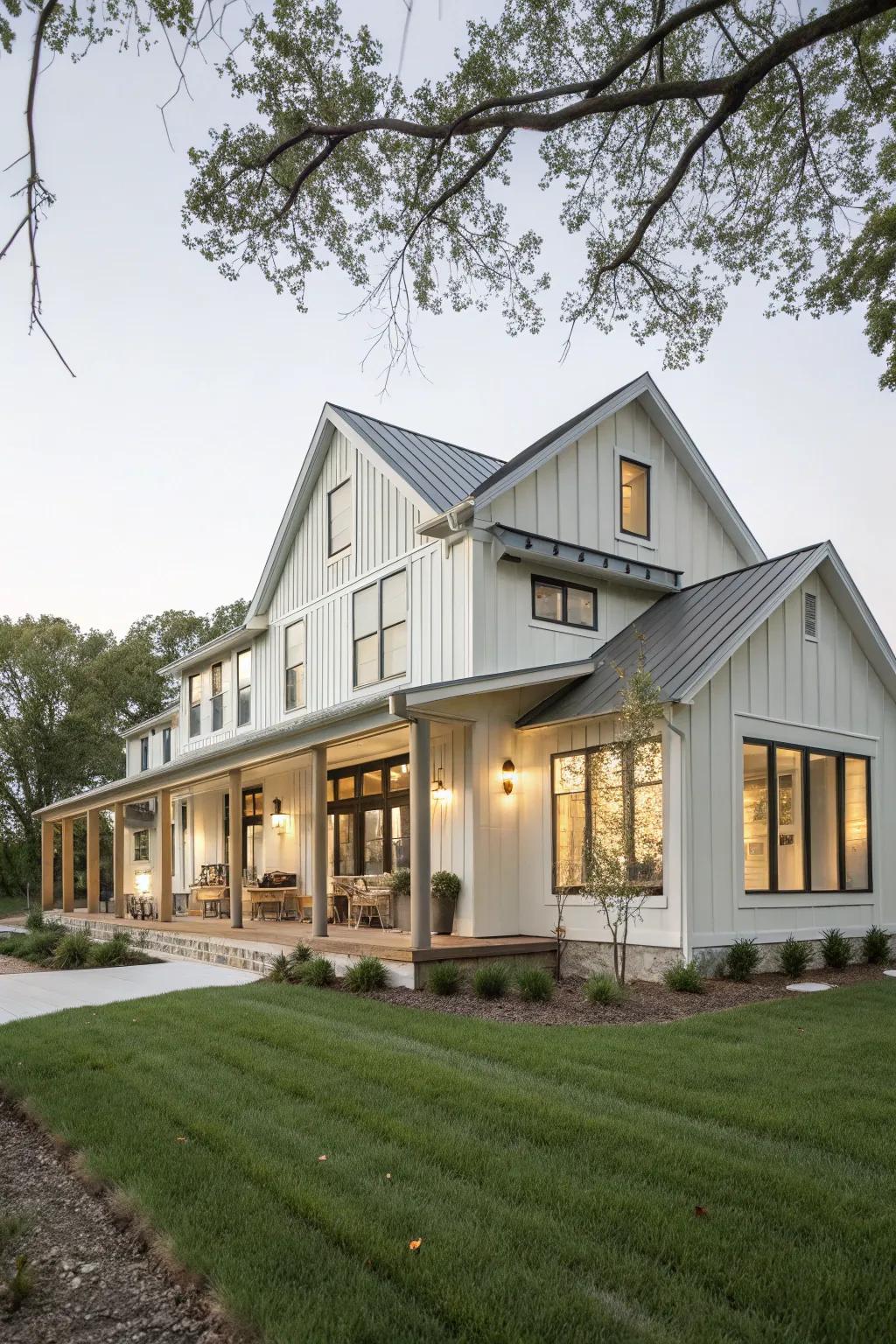 A peaceful retreat: The gentle tones of this farmhouse create a calm and inviting ambiance.
