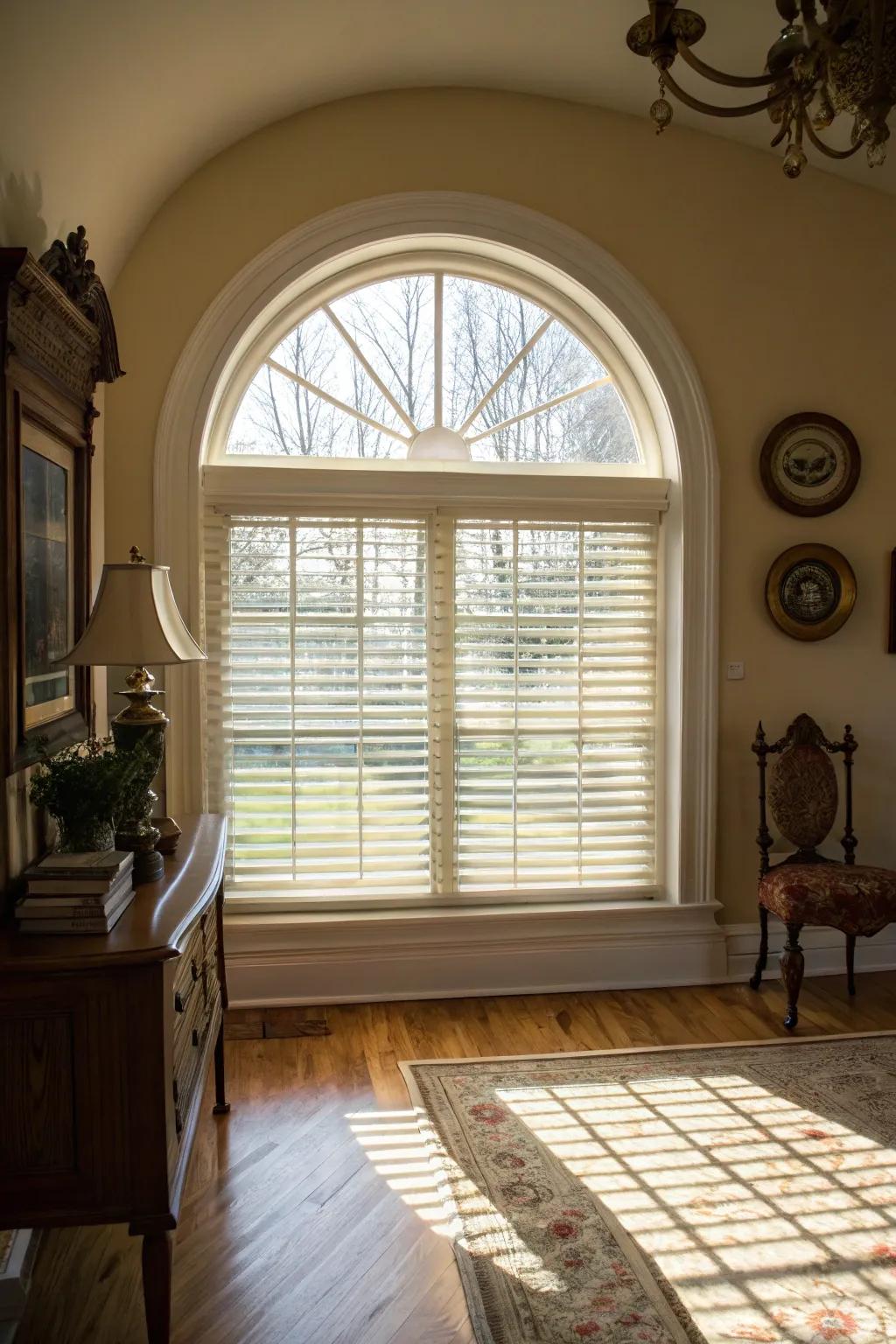 Horizontal slats give a classic and unique look to oval windows.