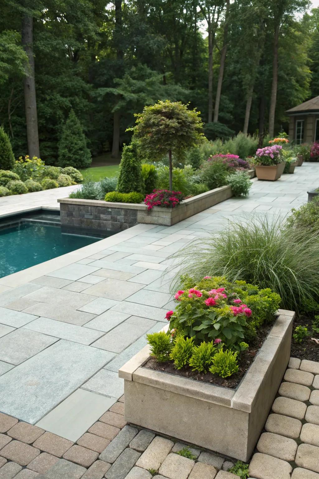 Integrated greenery with pavers ensures a seamless transition to the garden.