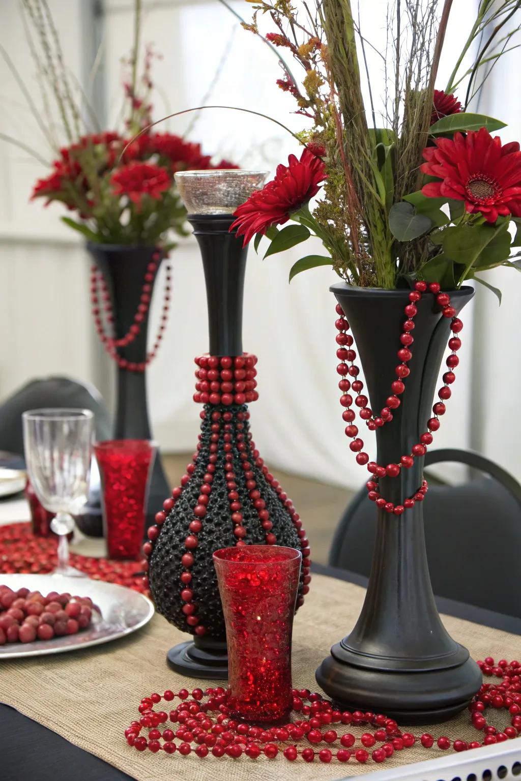 A blend of materials incorporating ebony ceramic and scarlet beads for a textured centerpiece.