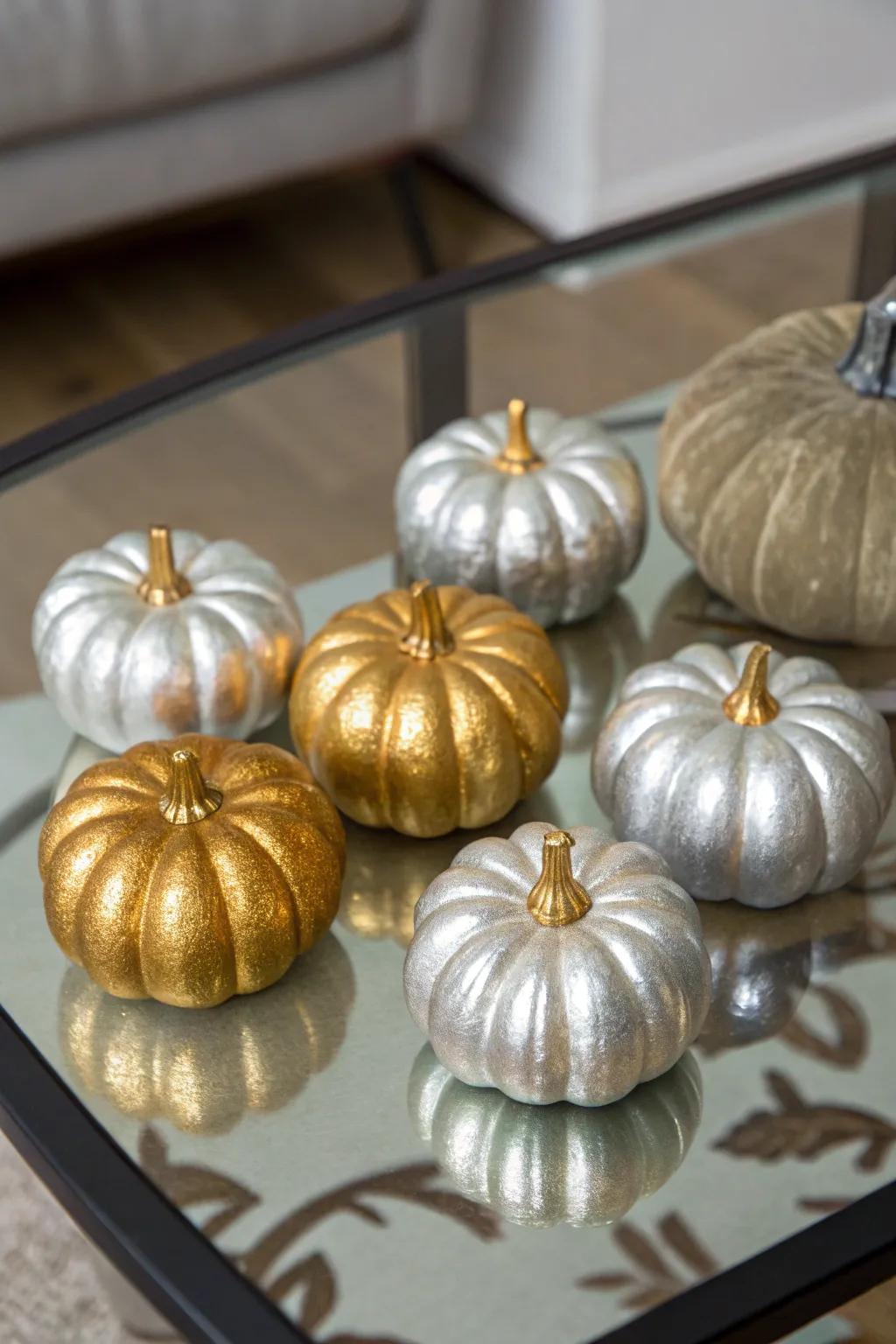Metallic pumpkins radiate sophistication and elegance.