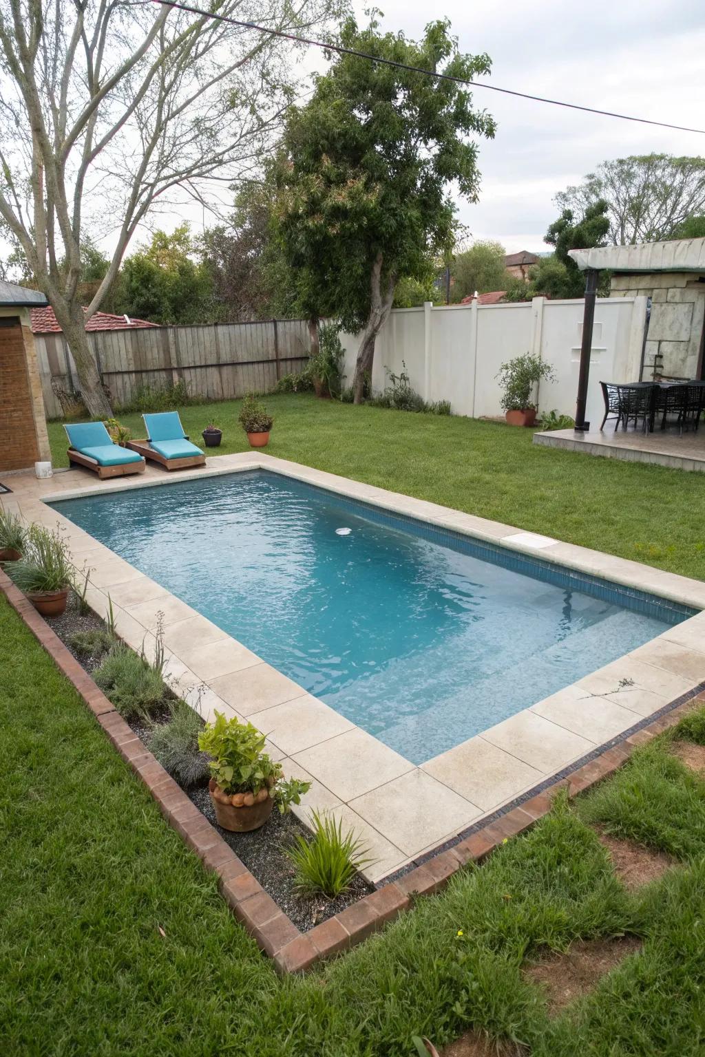 Borderless edge illusion in a small pool setting.