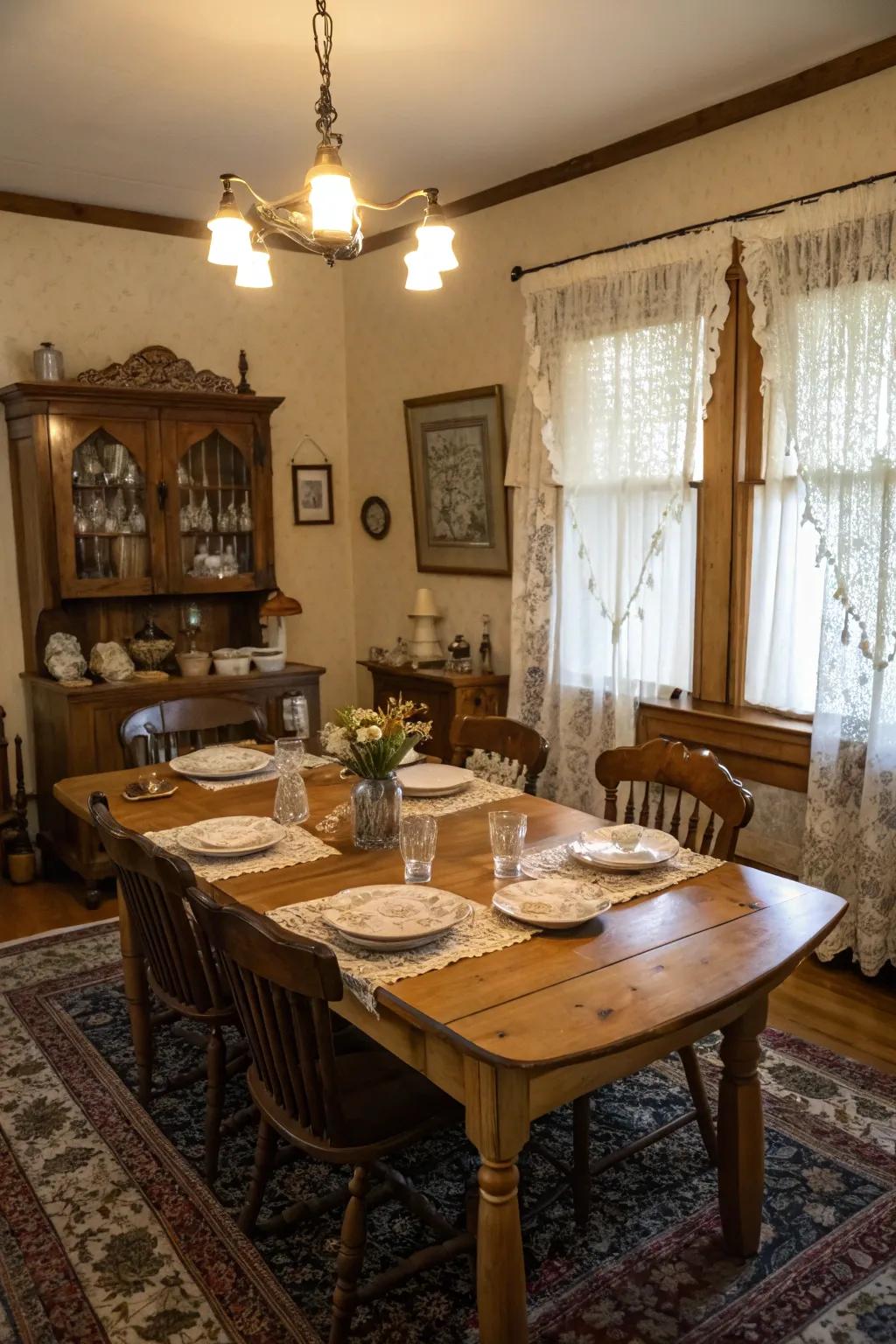 Homey details can enhance the coziness of your dining area.