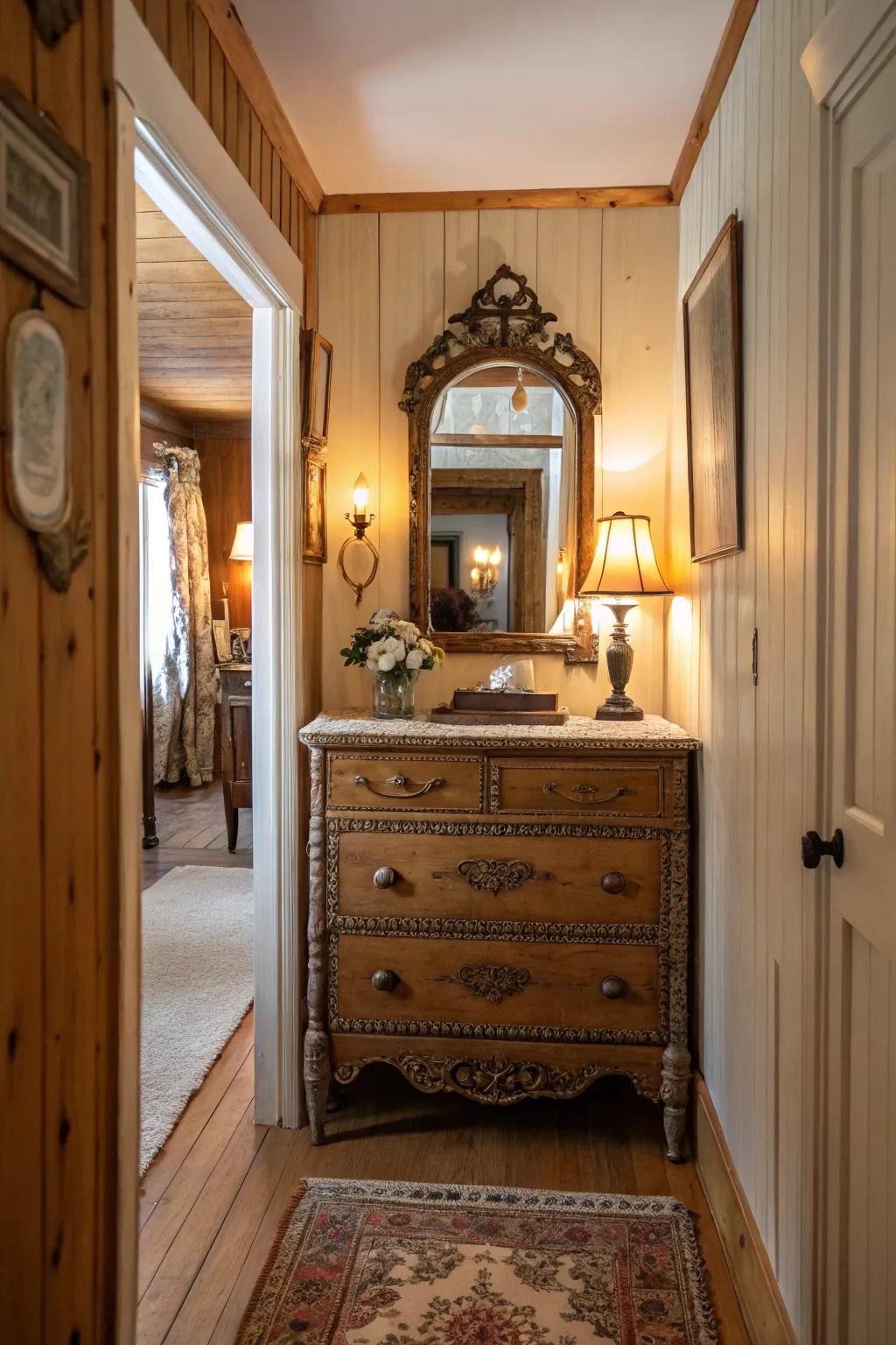 Retro touches add charm to this delightful cottage hallway.