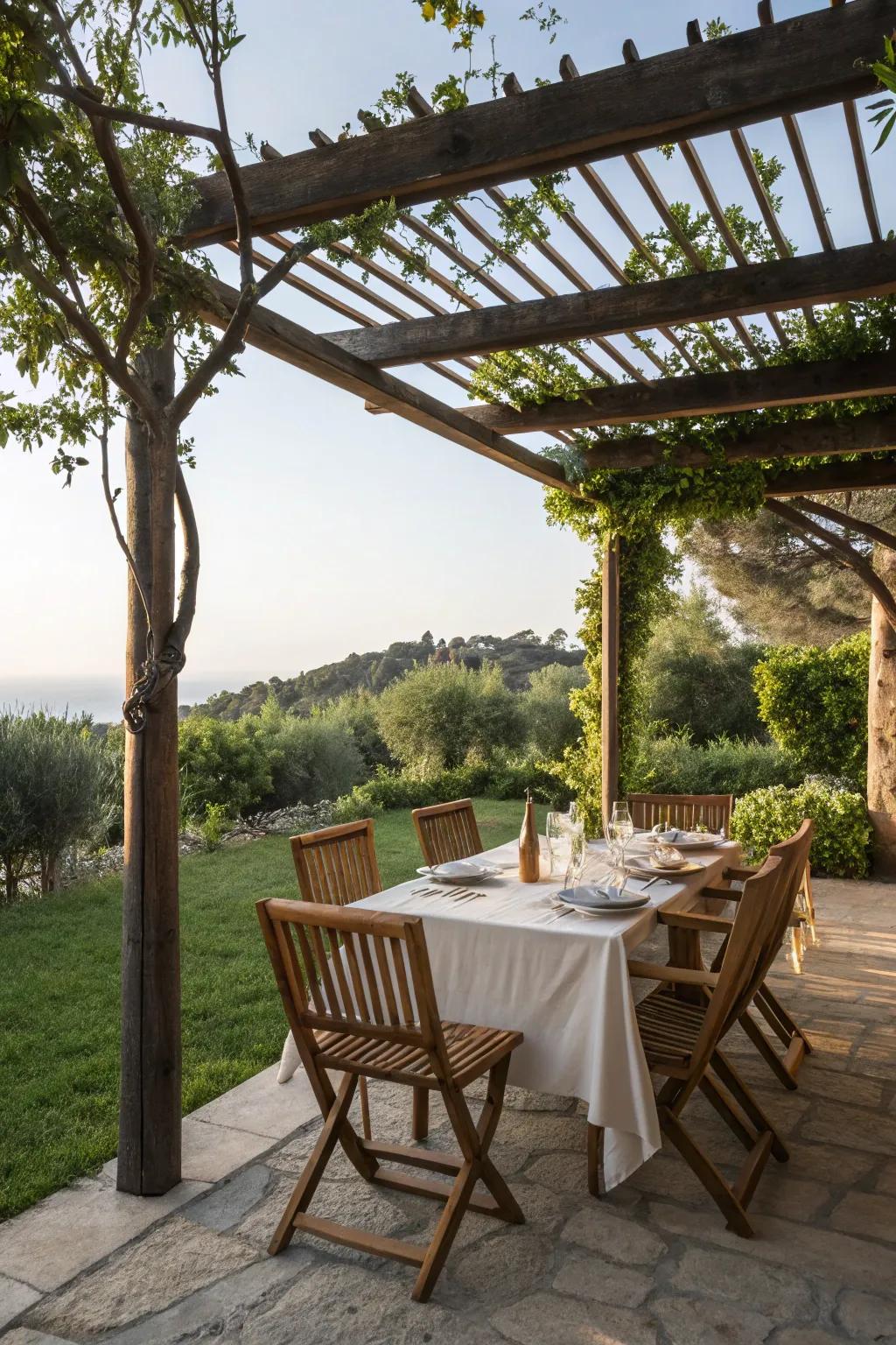 Dine luxuriously with an outdoor dining setup that’s perfect for hosting.