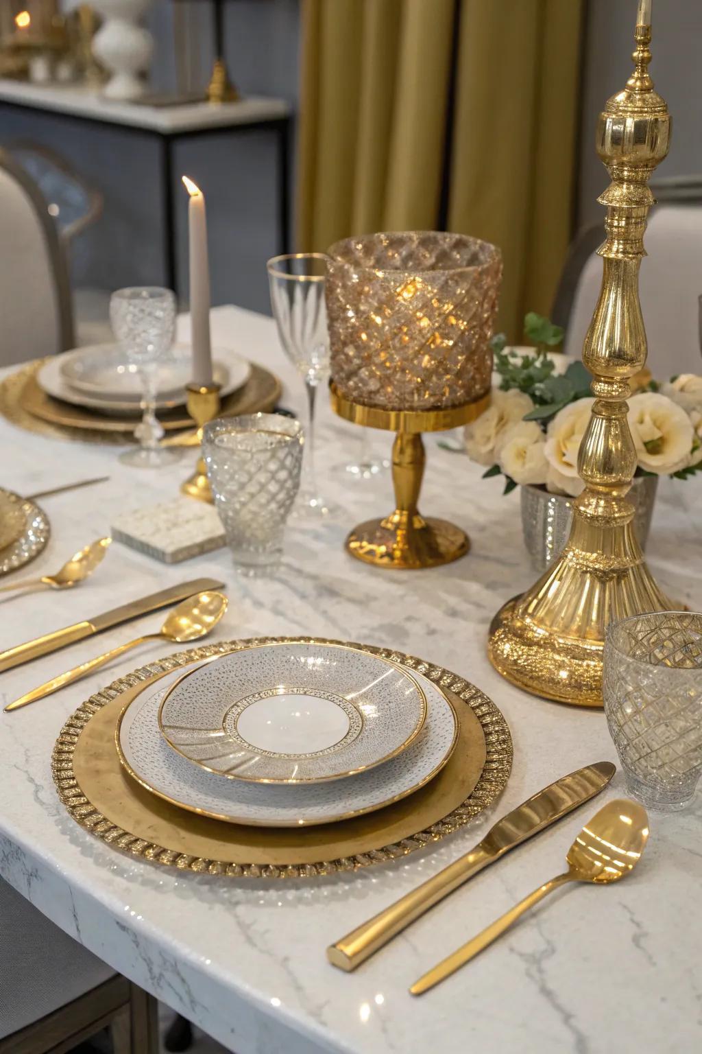 Metallic accents bring a hint of luxury to your birthday party.
