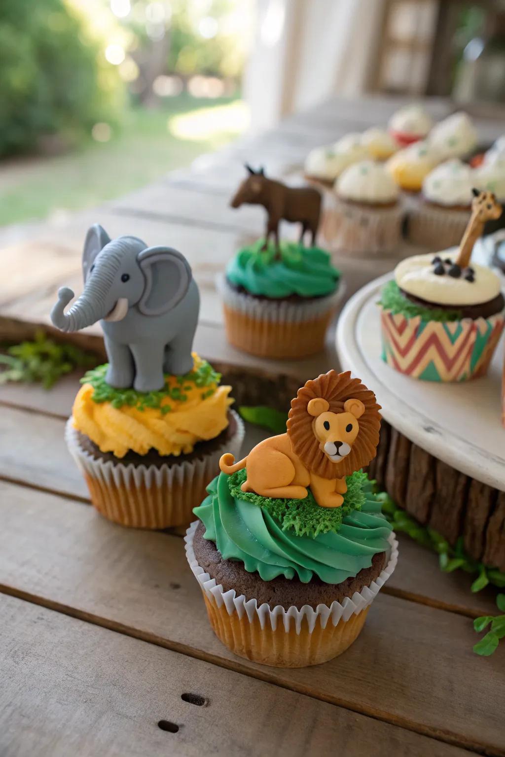 Cupcakes topped with wildlife animals introduce a playful adventurous theme.