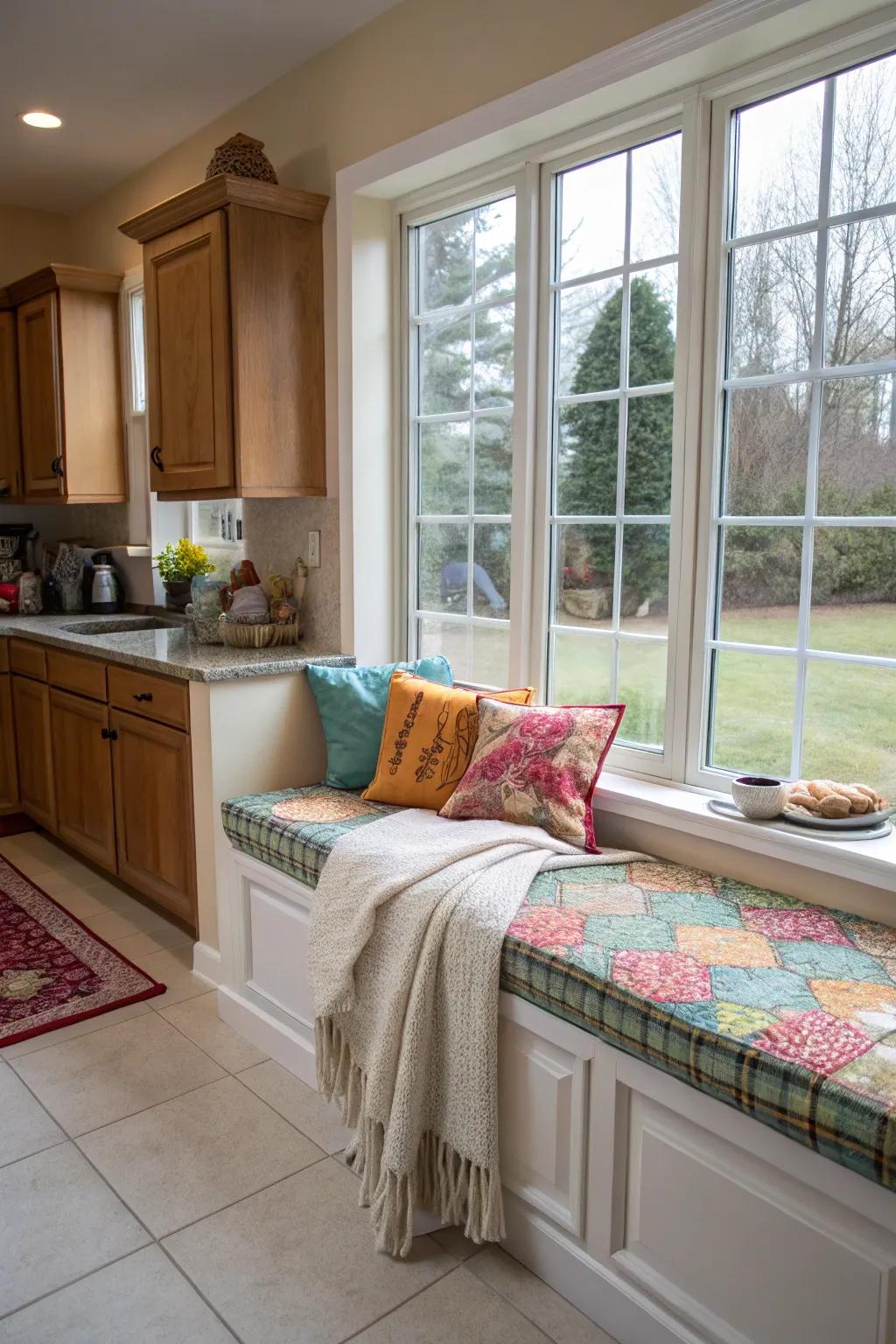 A welcoming relaxation ledge encourages leisure in the kitchen.
