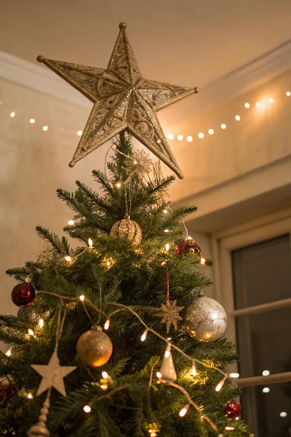 An antique-style topper crowns this vintage Christmas tree.