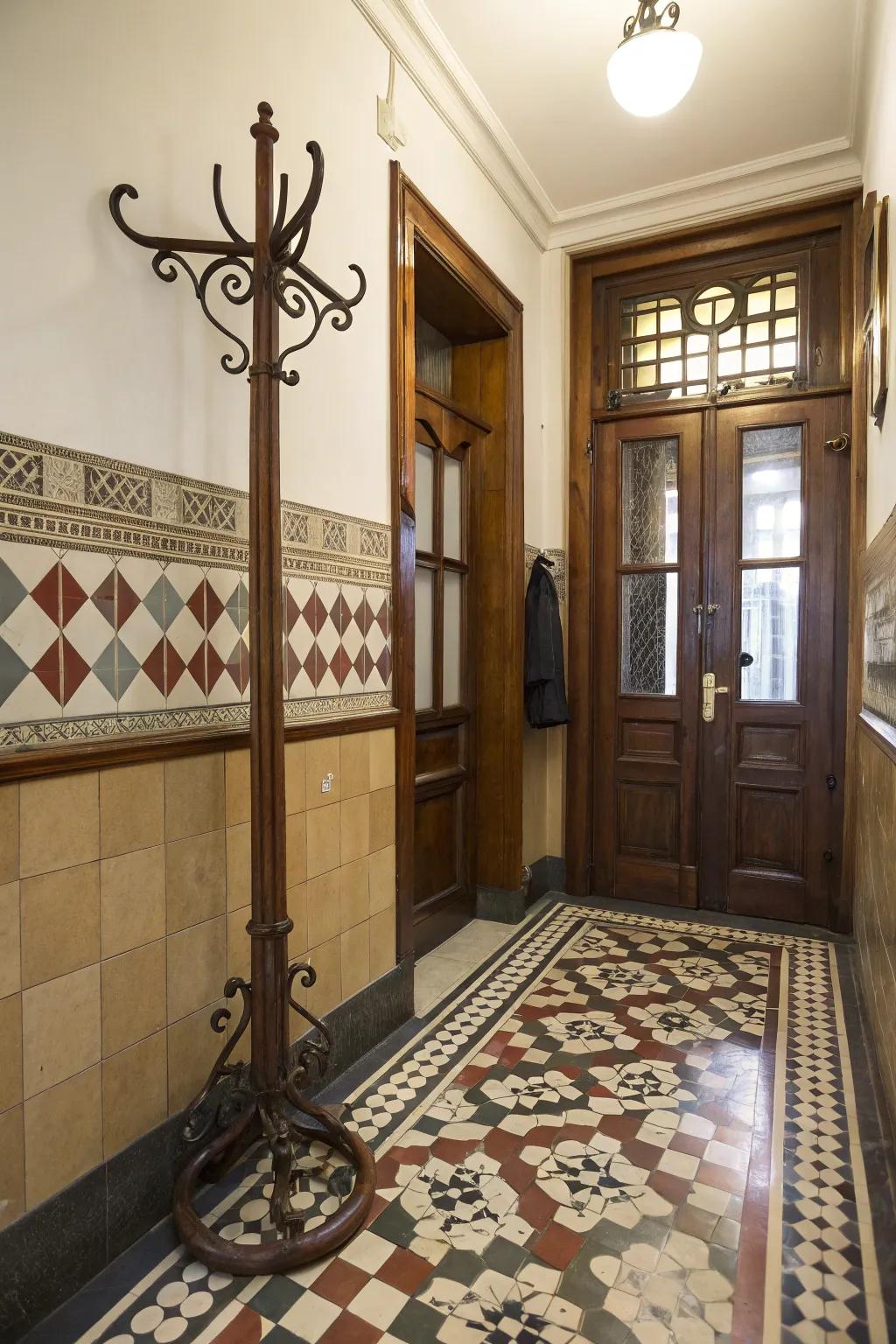 Timeless Checkered Layout for a Stylish Entry