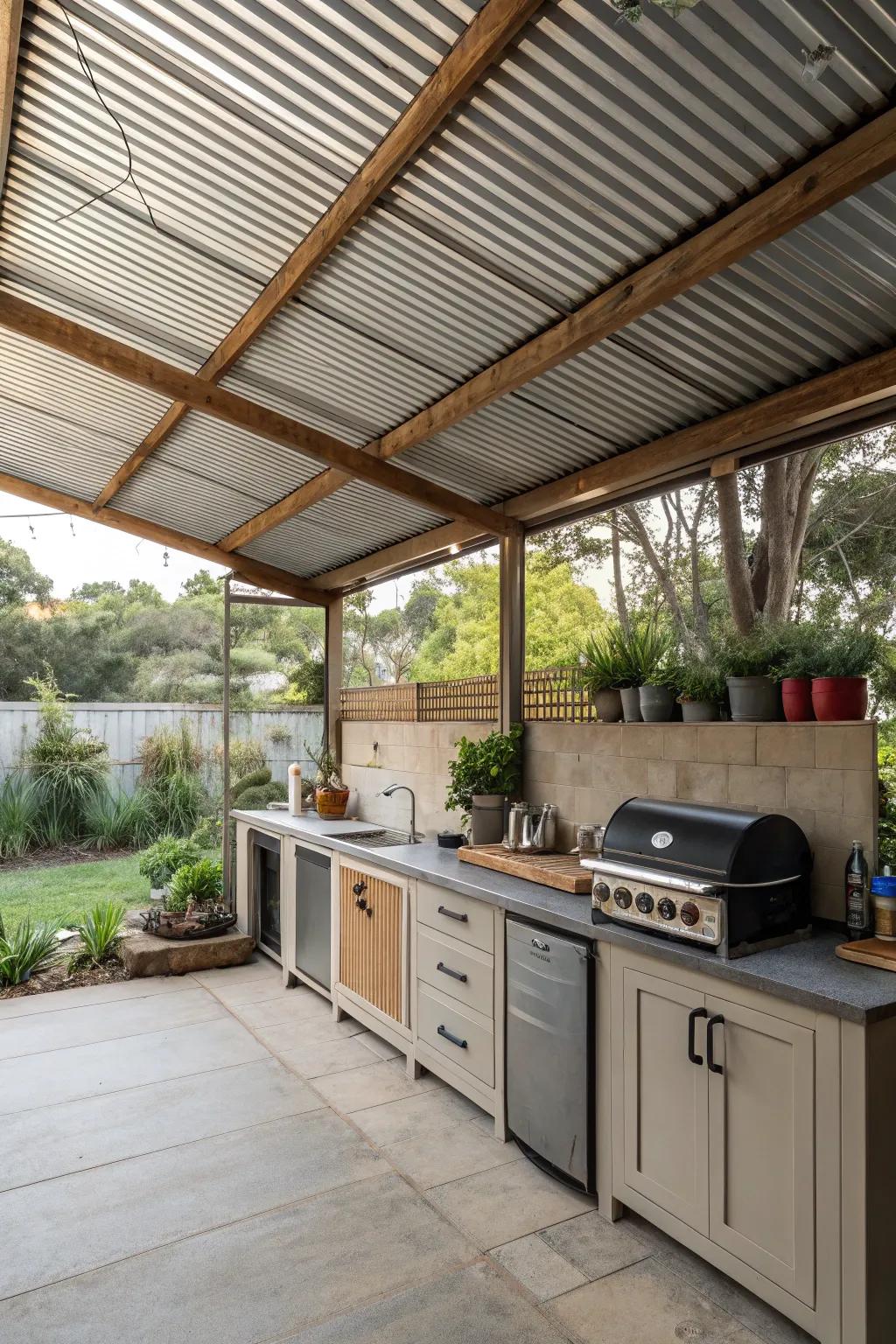 A cleverly roofed kitchen area that preserves its airy feel.