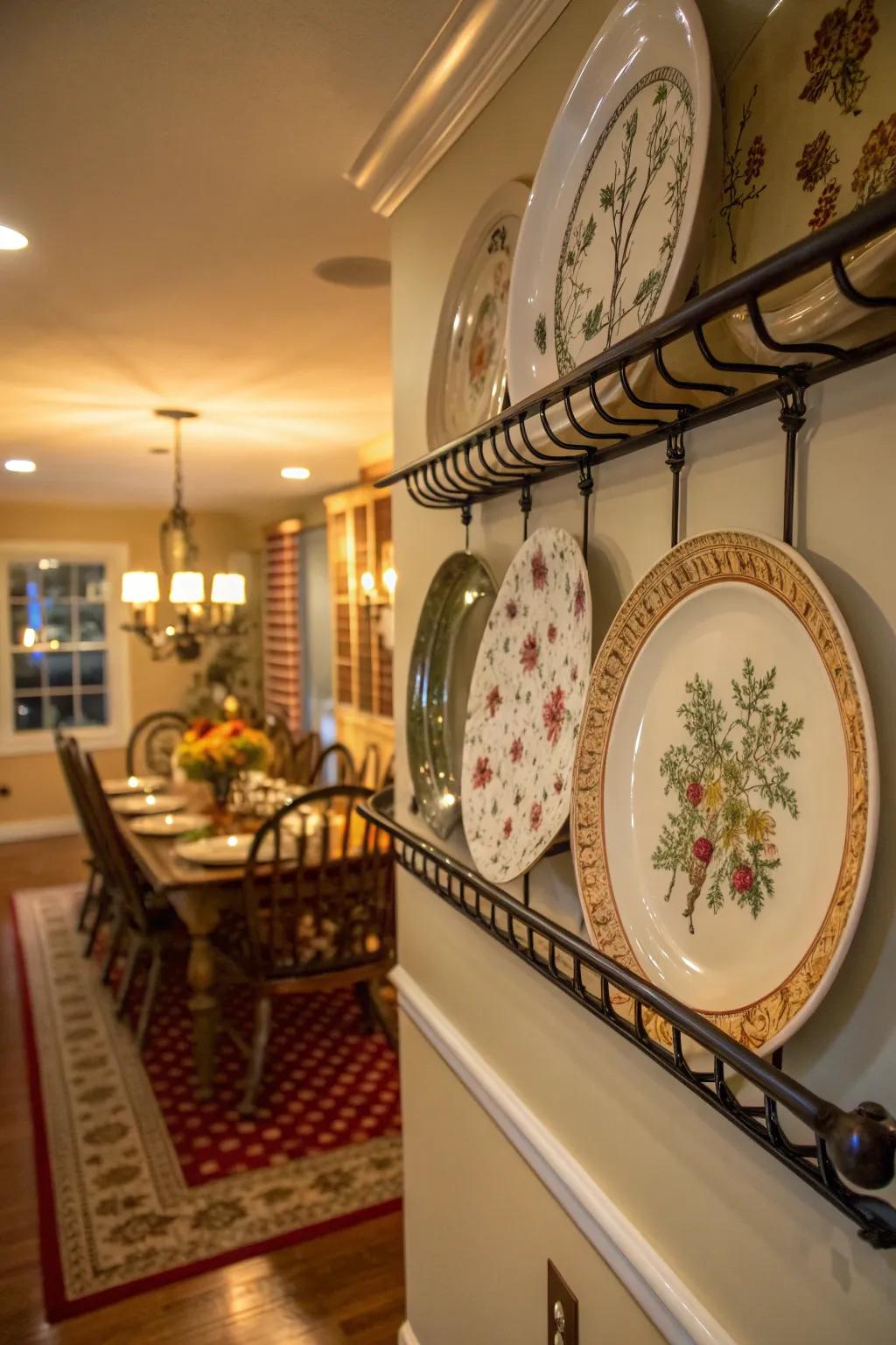 A flexible dining room featuring a versatile plate rail system