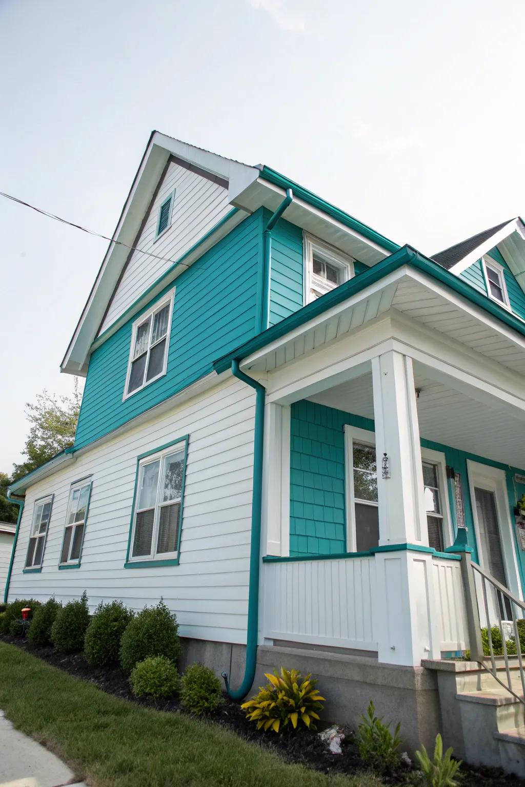 Turquoise and ivory create a refreshing coastal aesthetic.